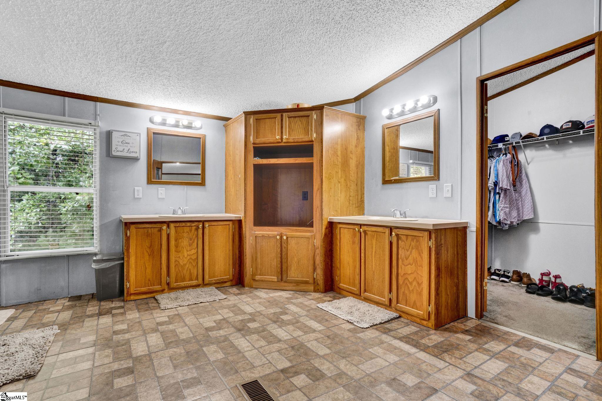 427 Whitt Road Piedmont, SC 29673-8129
