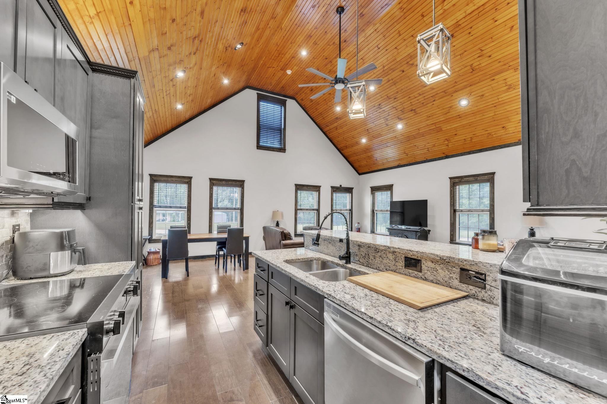 160 Hunnicutt Lane Kinards, SC 29355
