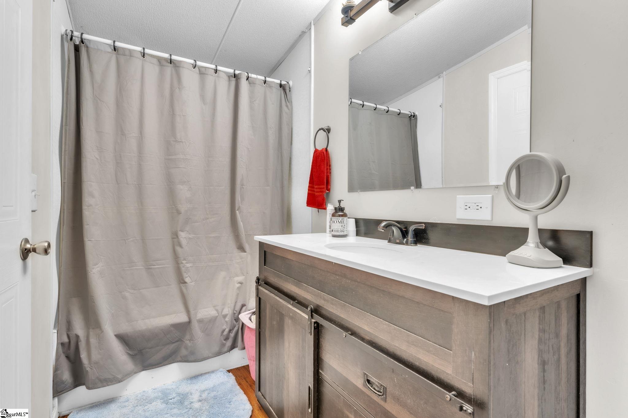 160 Hunnicutt Lane Kinards, SC 29355