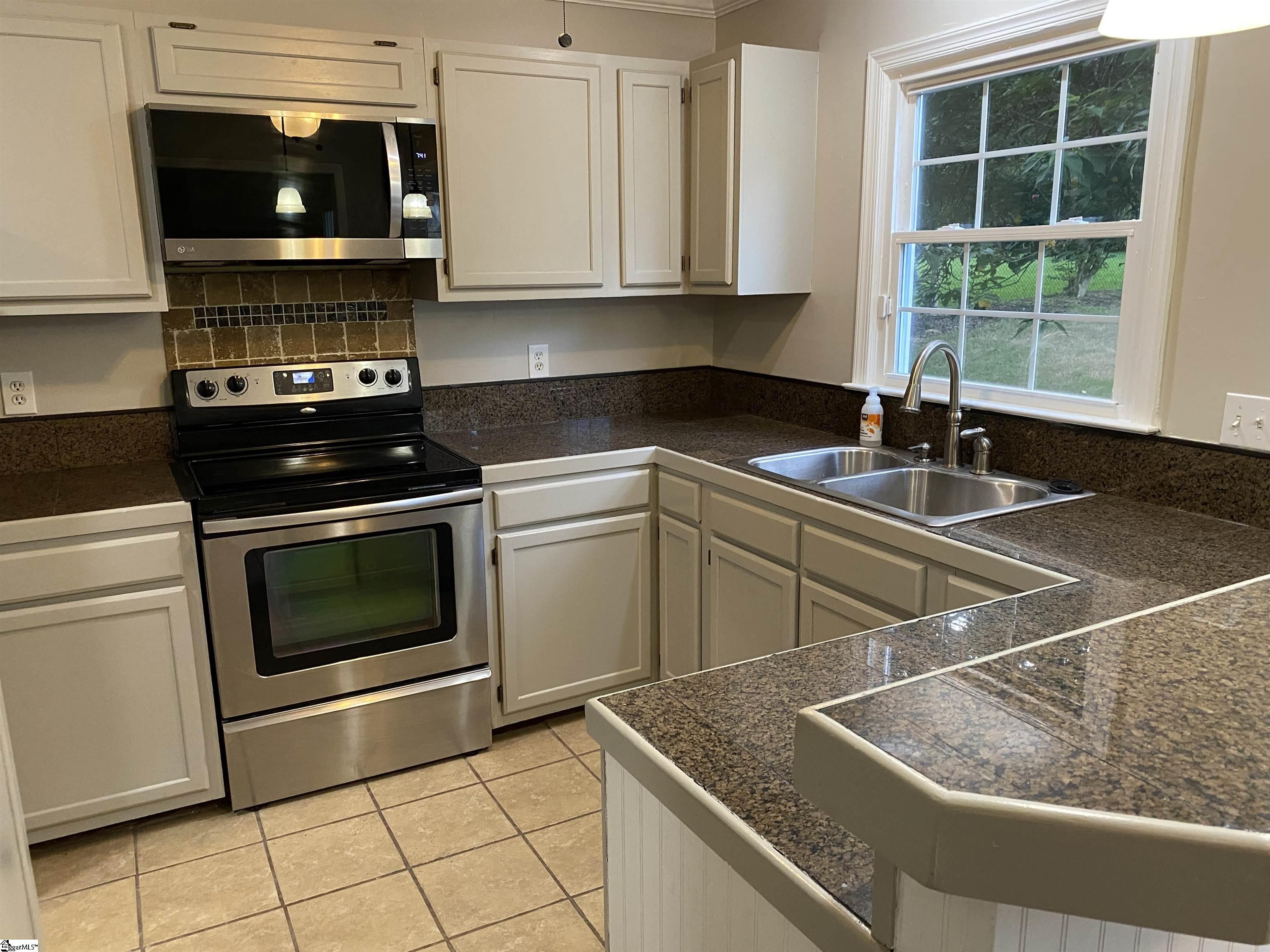 406 Latrobe Drive Simpsonville, SC 29681
