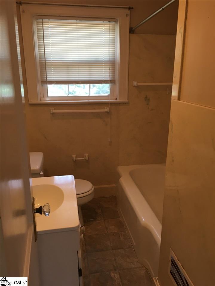 9 E Mountain View Avenue Greenville, SC 29609