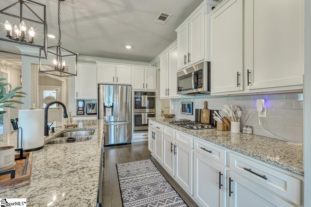 379 Lawtonwood Lane Roebuck, SC 29376