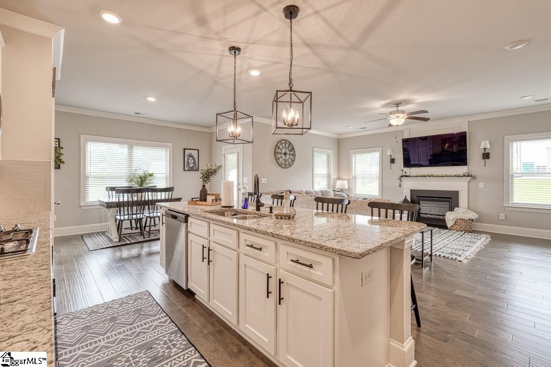 379 Lawtonwood Lane Roebuck, SC 29376