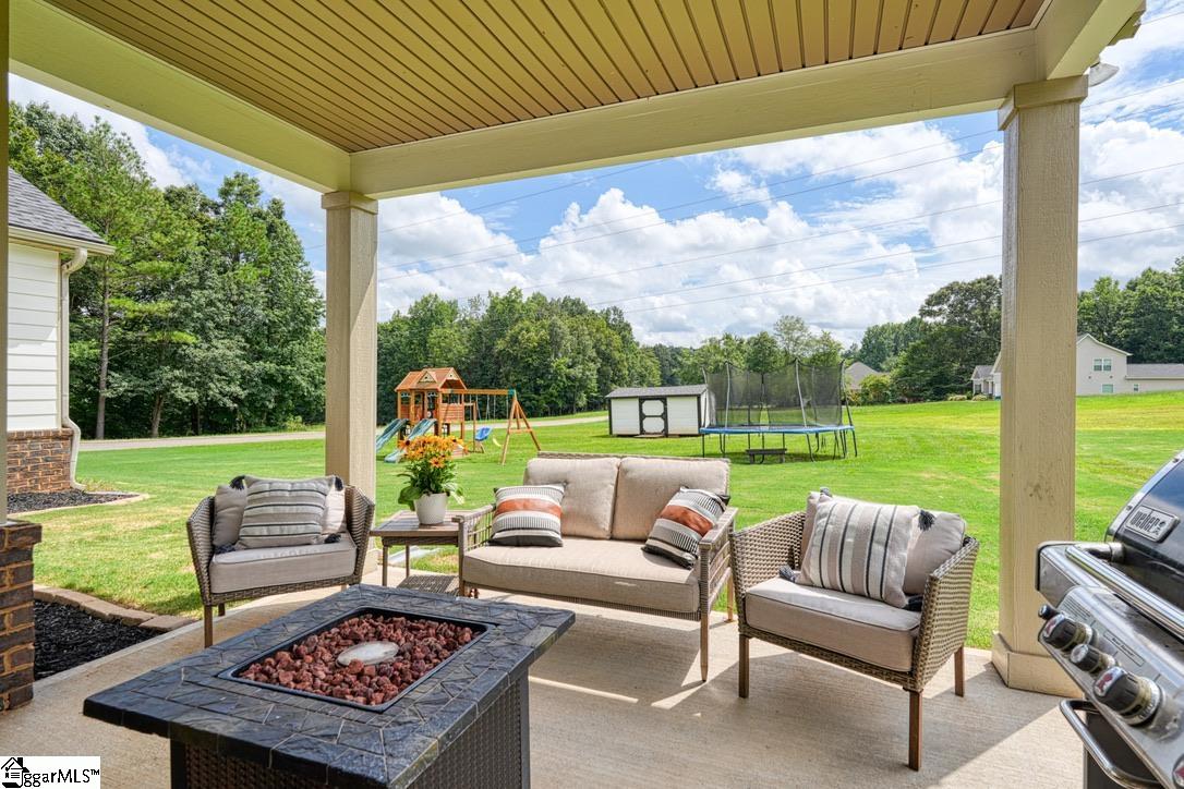 379 Lawtonwood Lane Roebuck, SC 29376