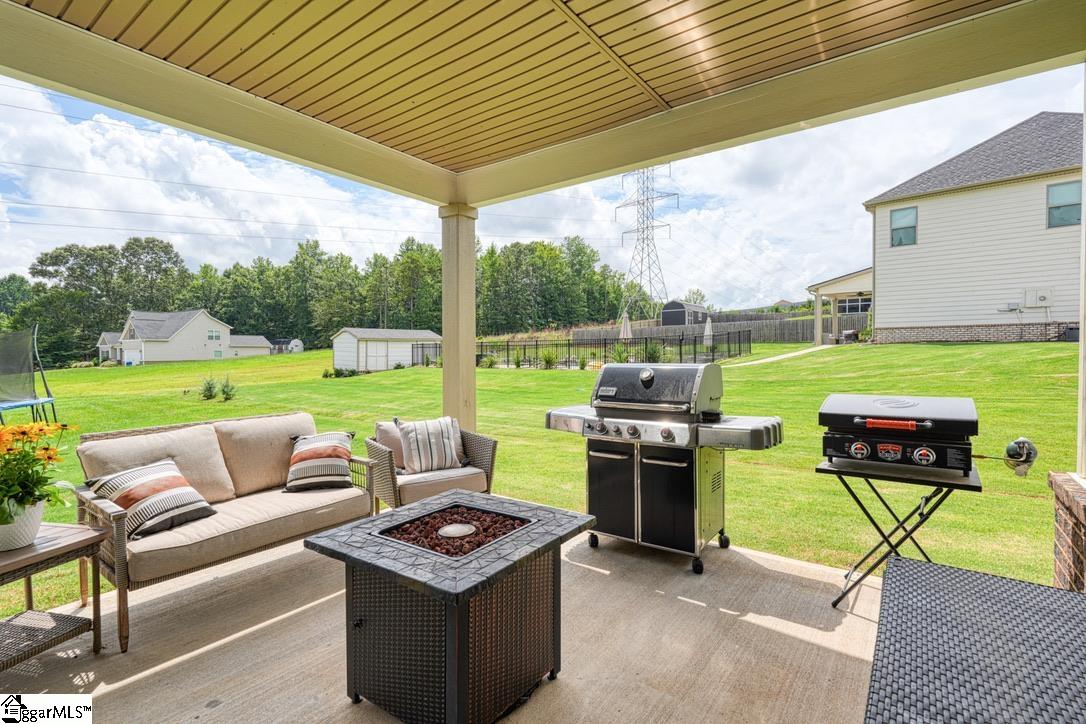 379 Lawtonwood Lane Roebuck, SC 29376