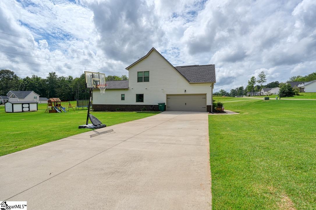 379 Lawtonwood Lane Roebuck, SC 29376