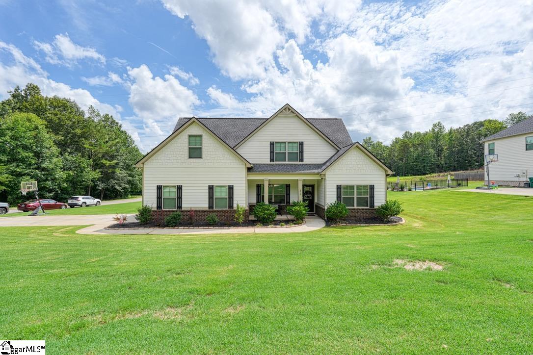 379 Lawtonwood Lane Roebuck, SC 29376