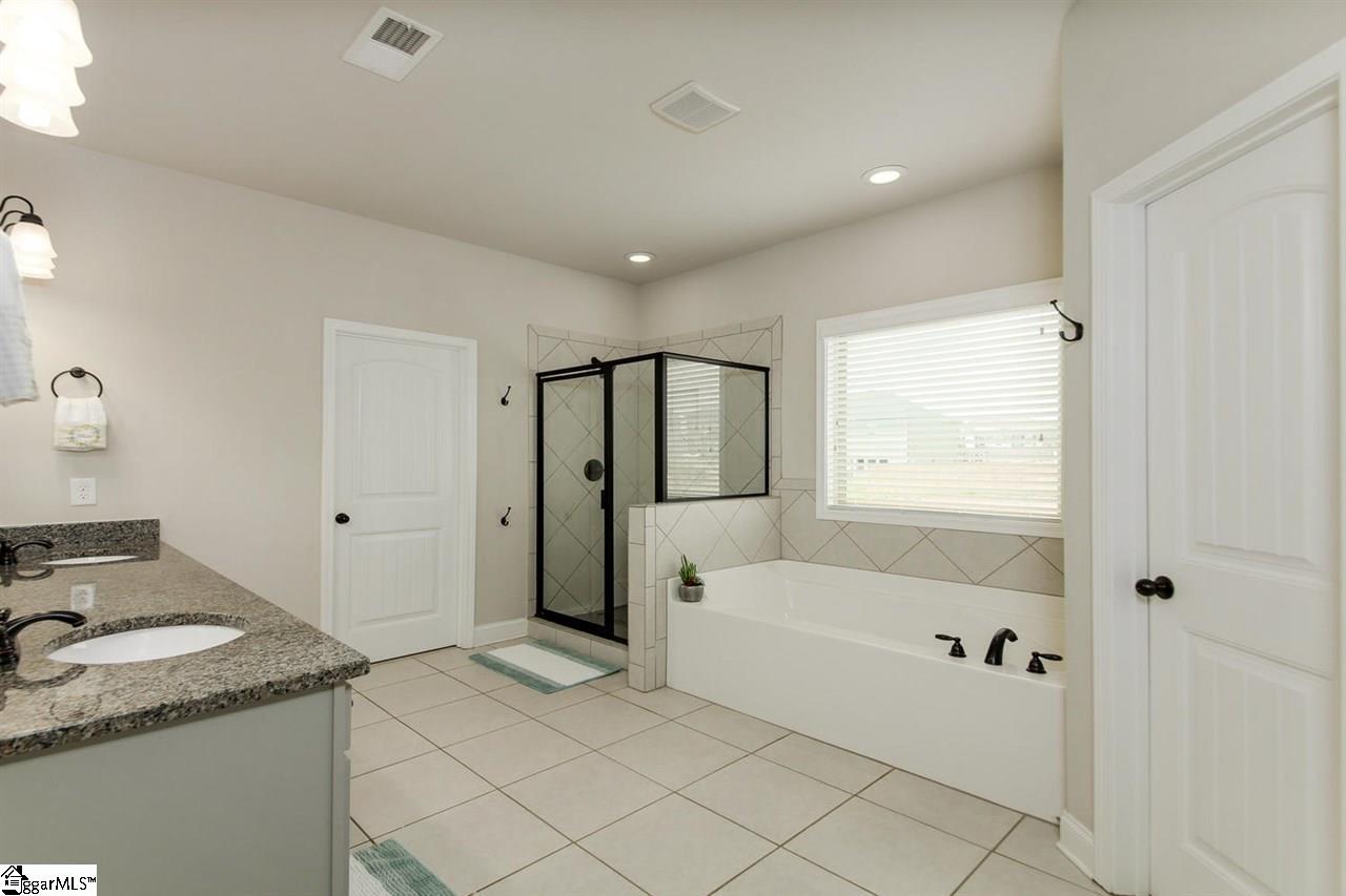 14 Foxmoor Court Simpsonville, SC 29680