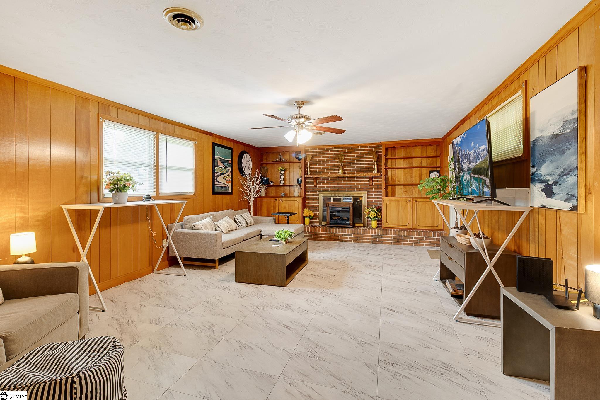 912 S Main Street Greer, SC 29650