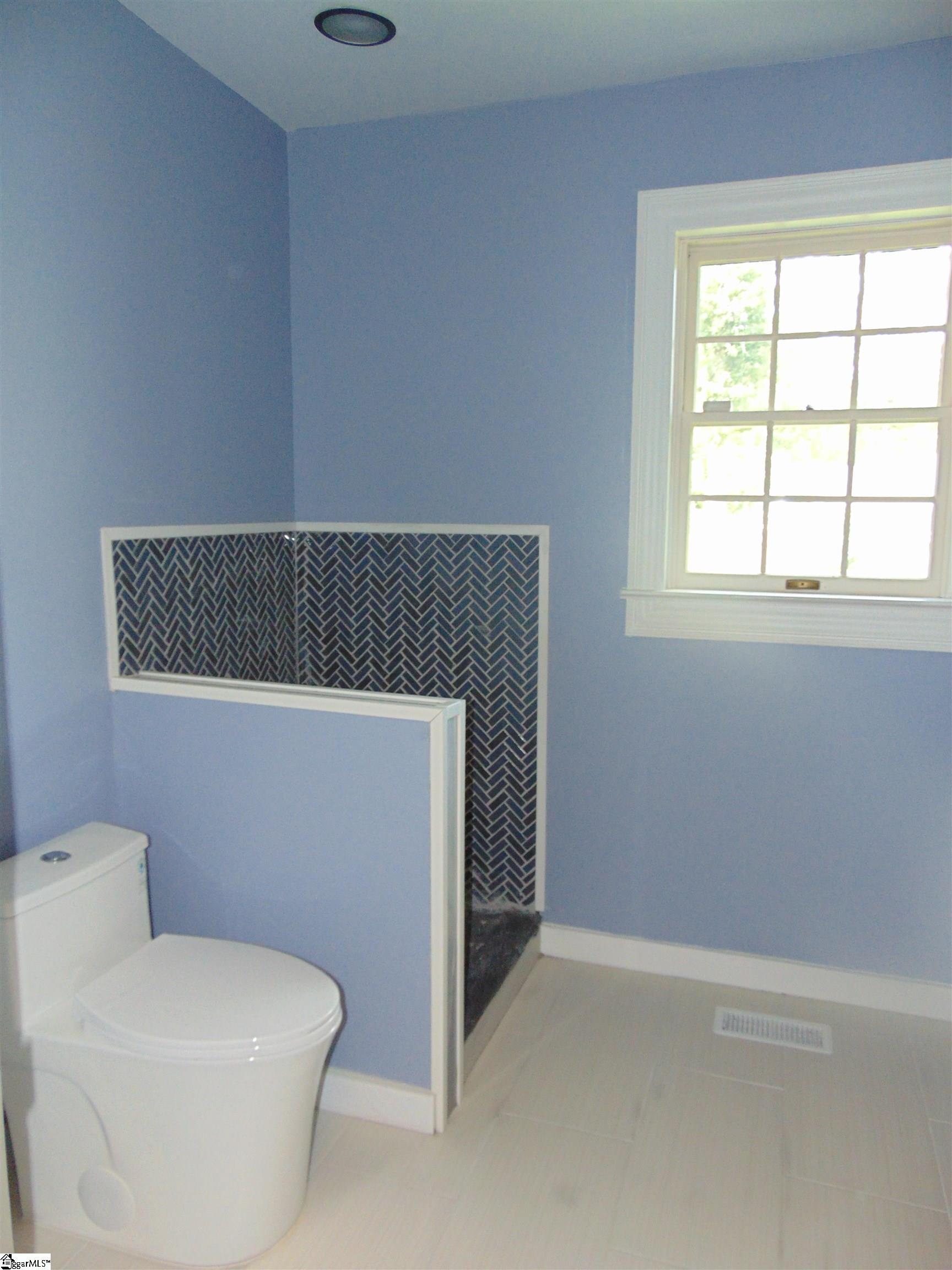 404 Hillpine Drive Simpsonville, SC 29681