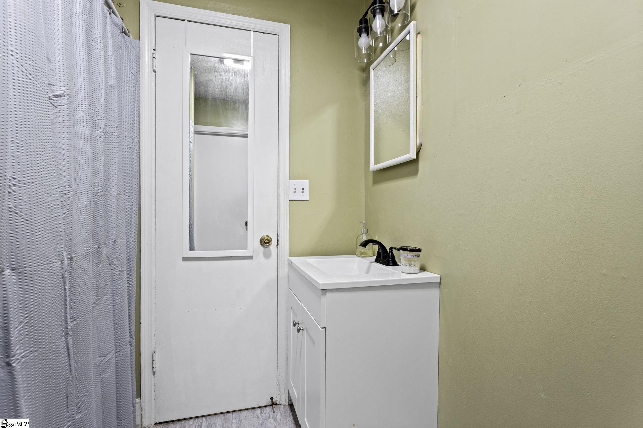 6 Kimbell Court Greenville, SC 29617