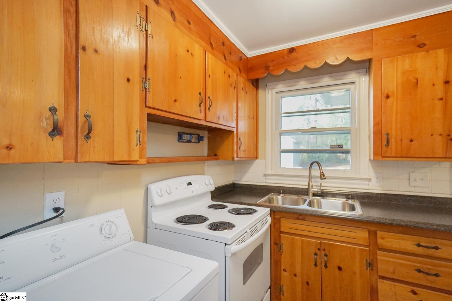 23 Brownwood Street Greenville, SC 29611