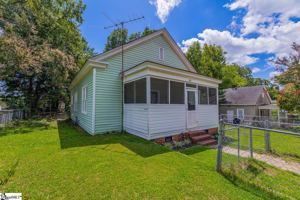 611 Round Street Woodruff, SC 29388