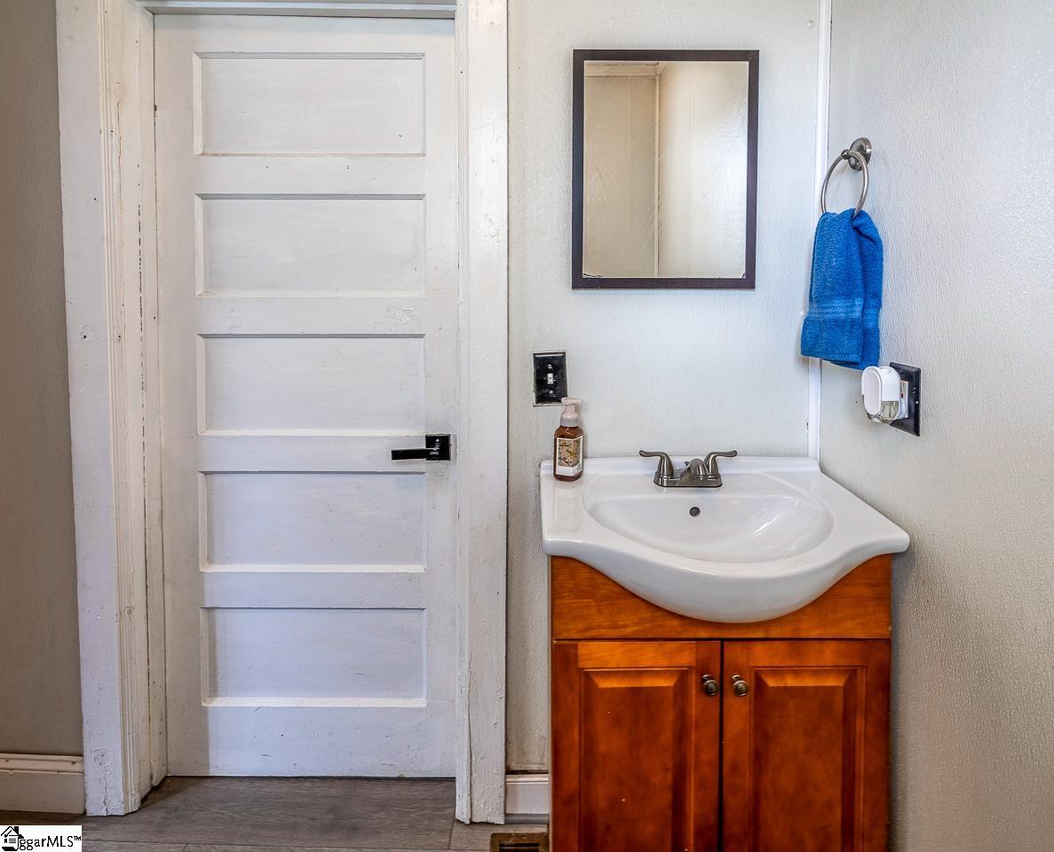 611 Round Street Woodruff, SC 29388