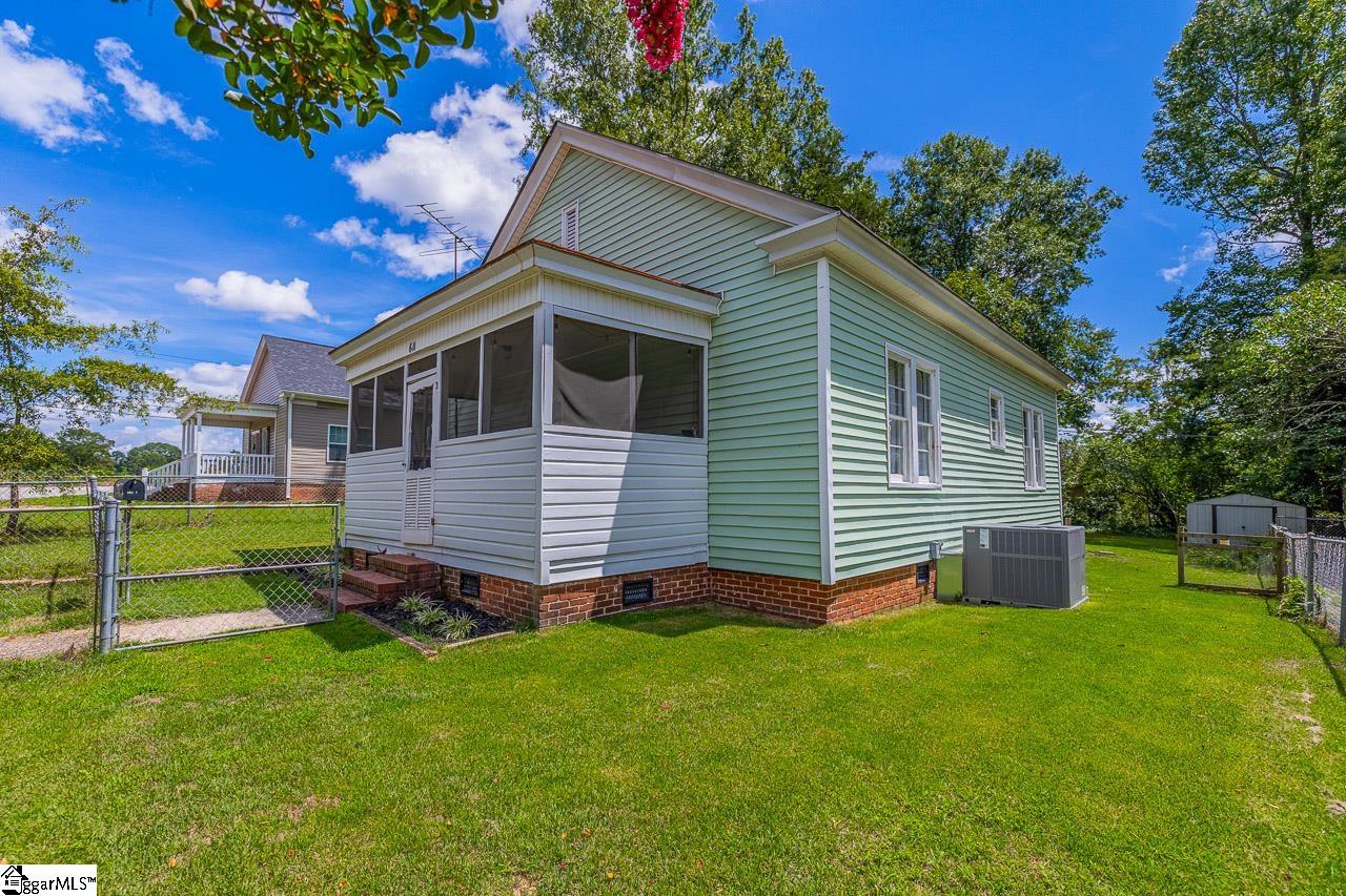 611 Round Street Woodruff, SC 29388