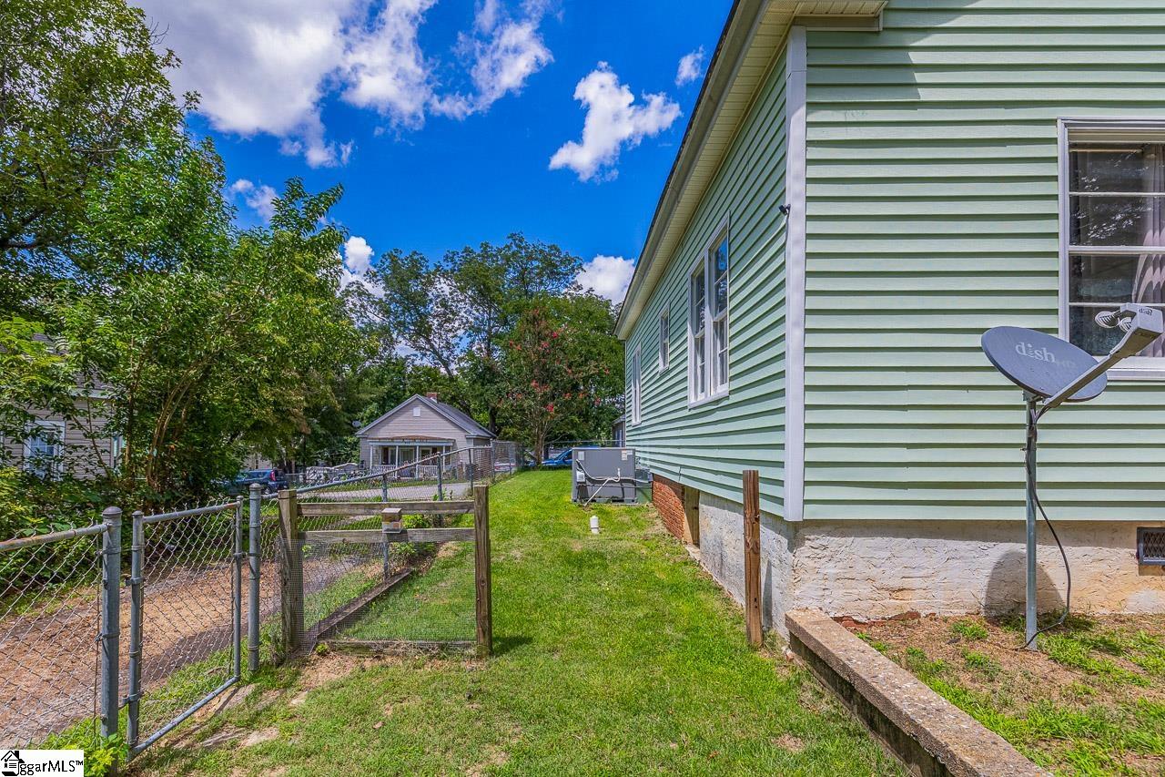 611 Round Street Woodruff, SC 29388