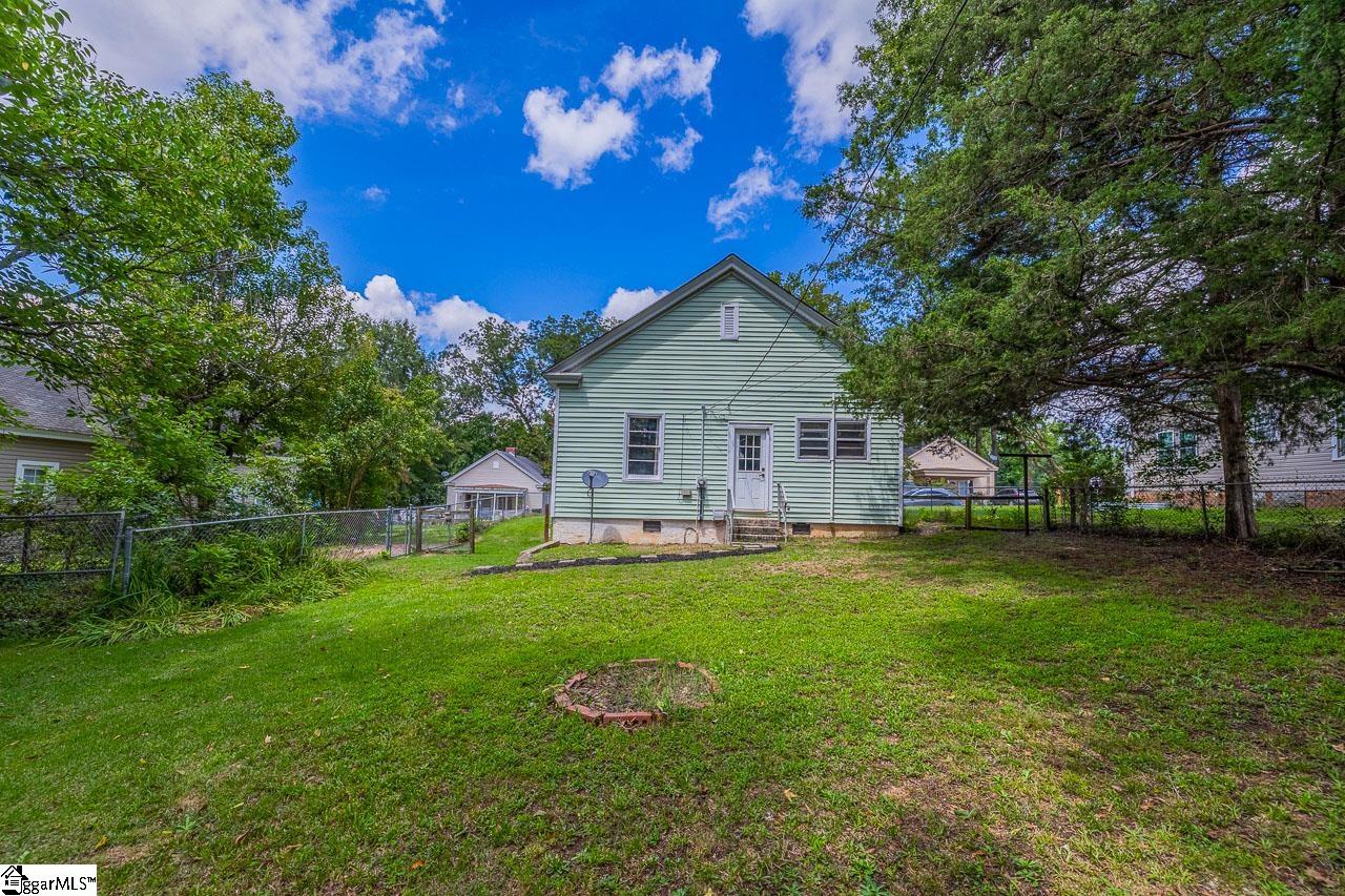 611 Round Street Woodruff, SC 29388