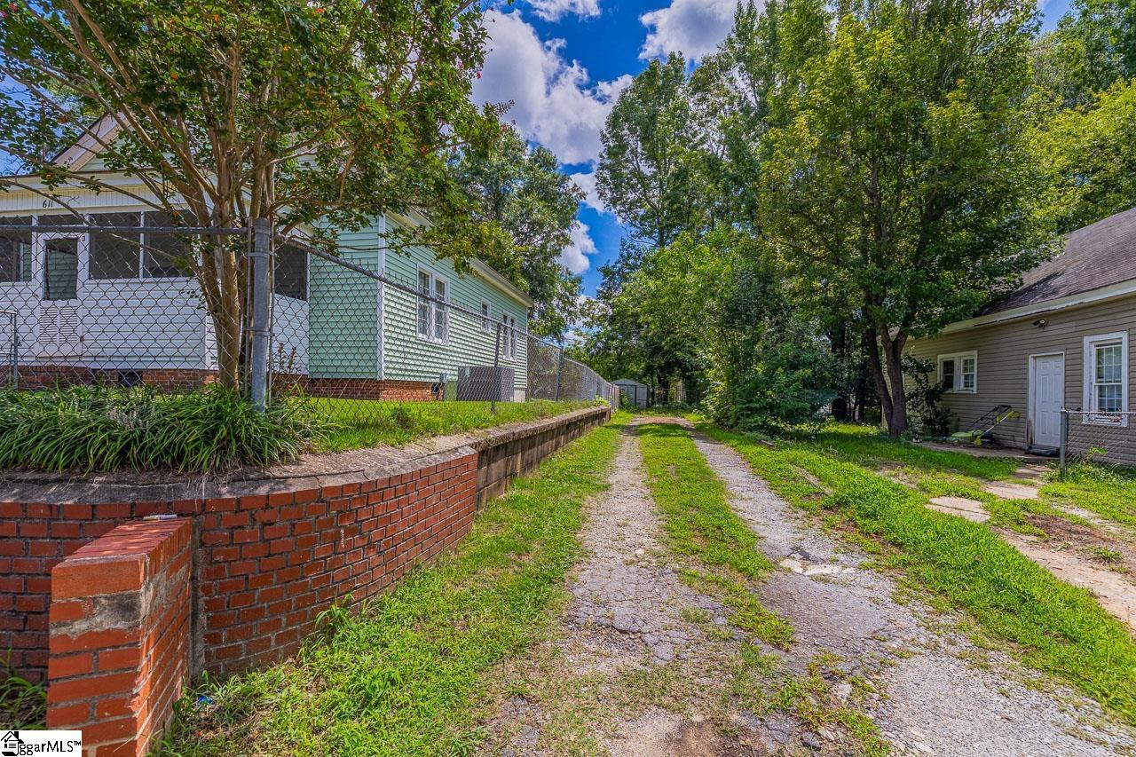 611 Round Street Woodruff, SC 29388