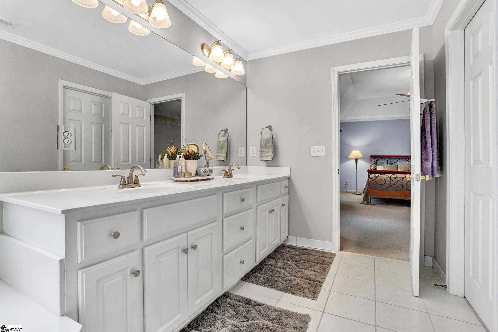 213 Winter Brook Lane Simpsonville, SC 29681