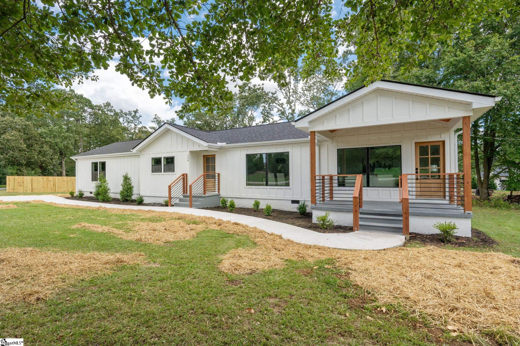 124 Edwards Circle Simpsonville, SC 29681