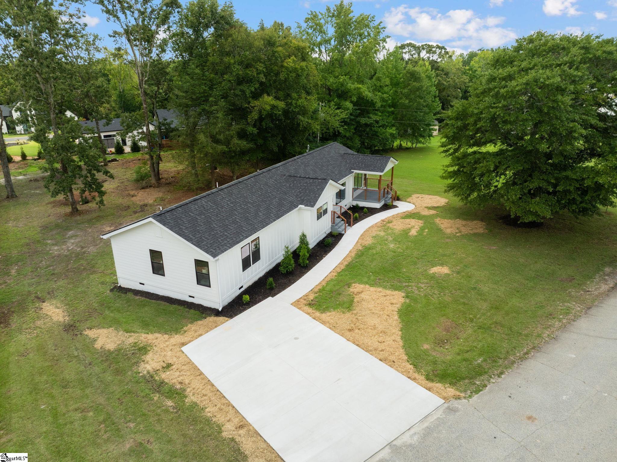 124 Edwards Circle Simpsonville, SC 29681