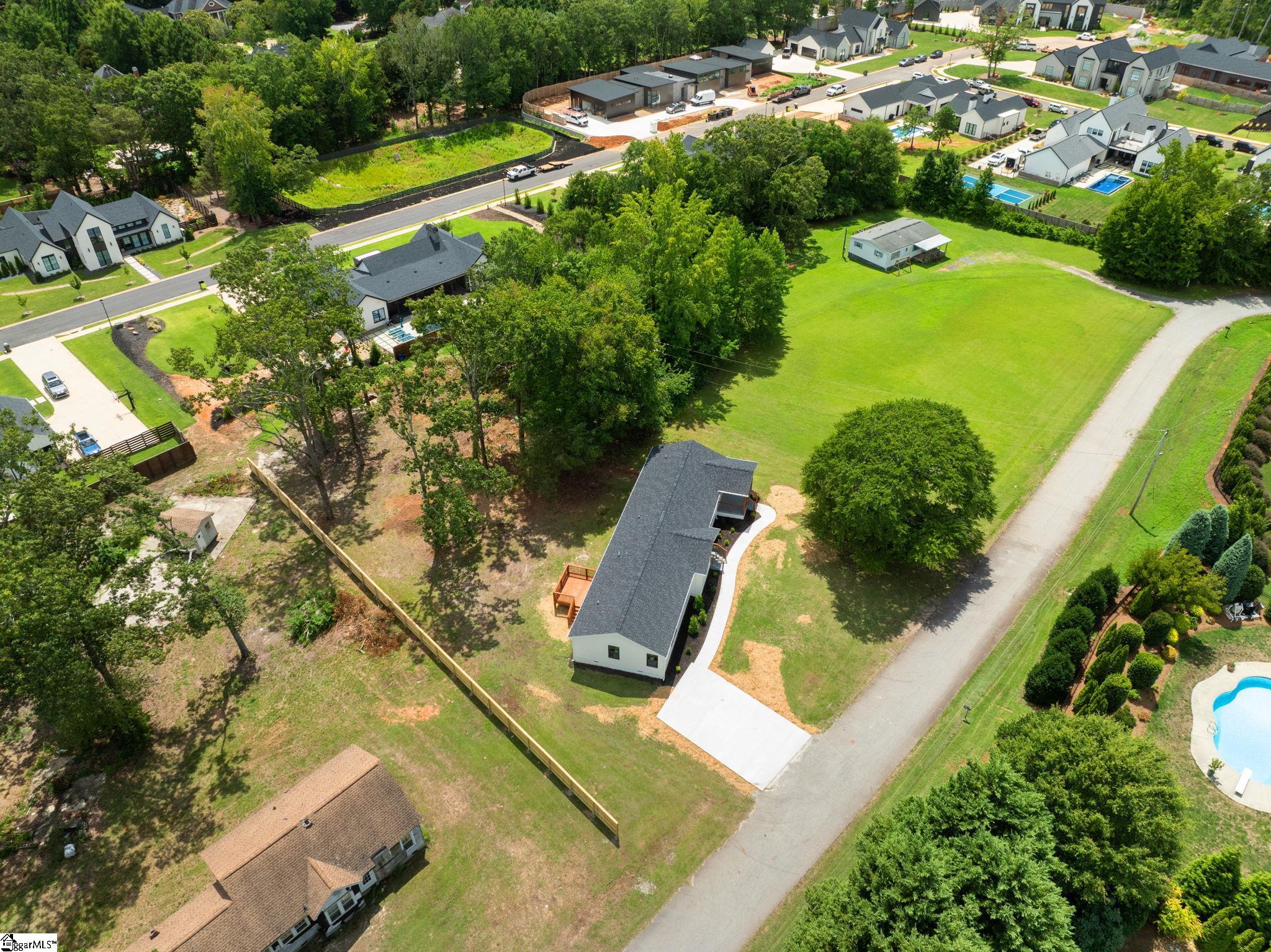 124 Edwards Circle Simpsonville, SC 29681