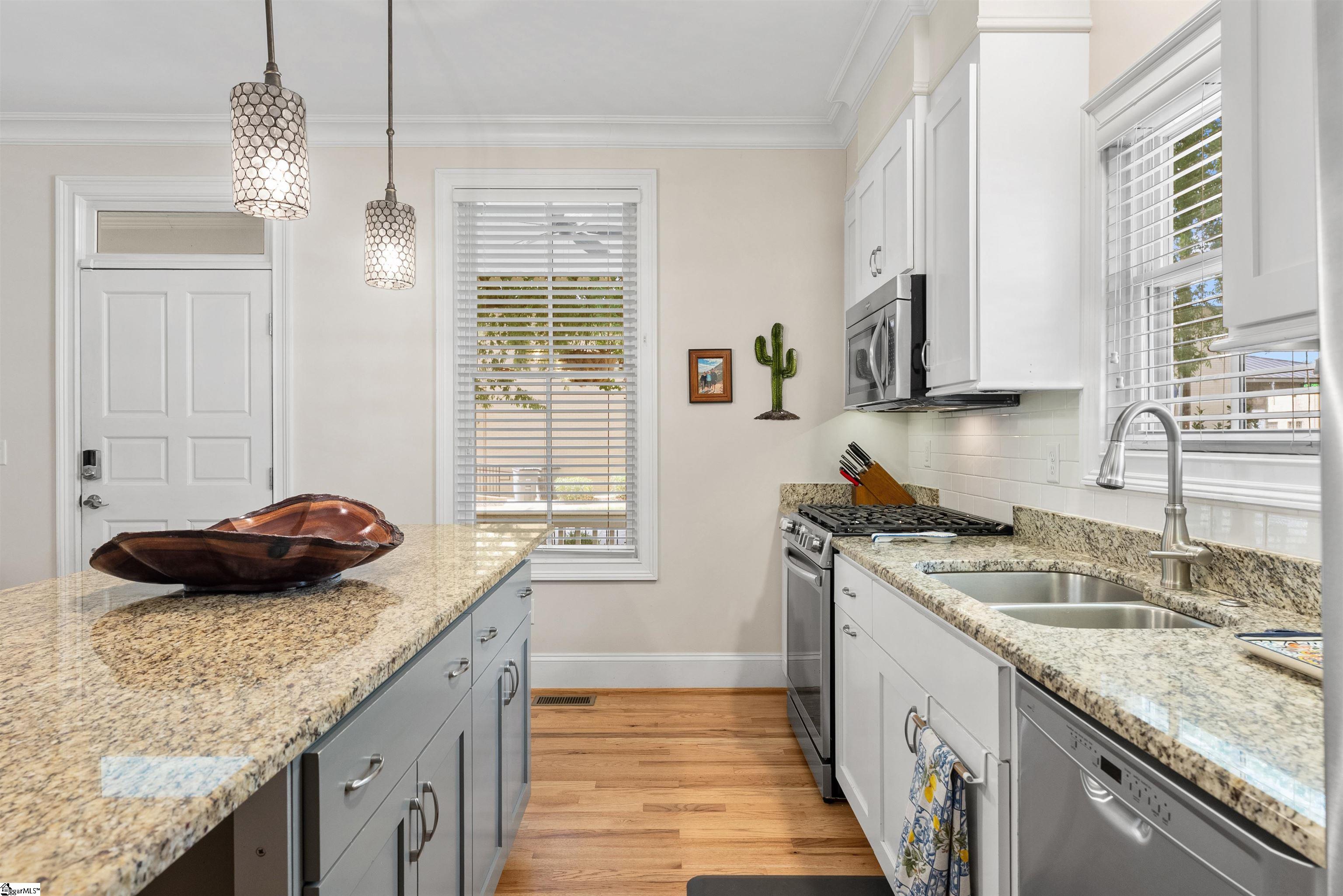 4 Asbury Avenue Greenville, SC 29601