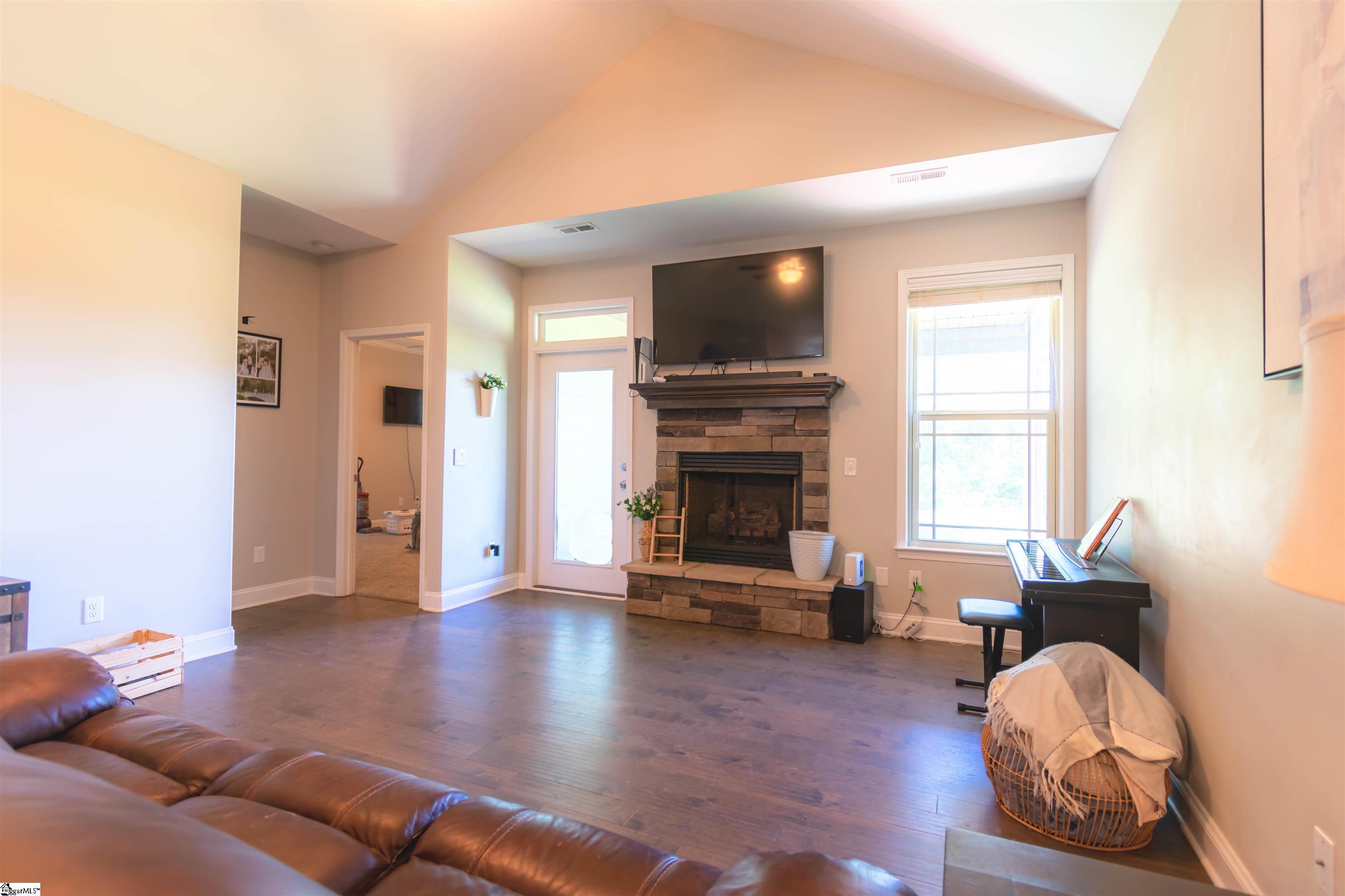 189 Bur Oak Drive Taylors, SC 29687