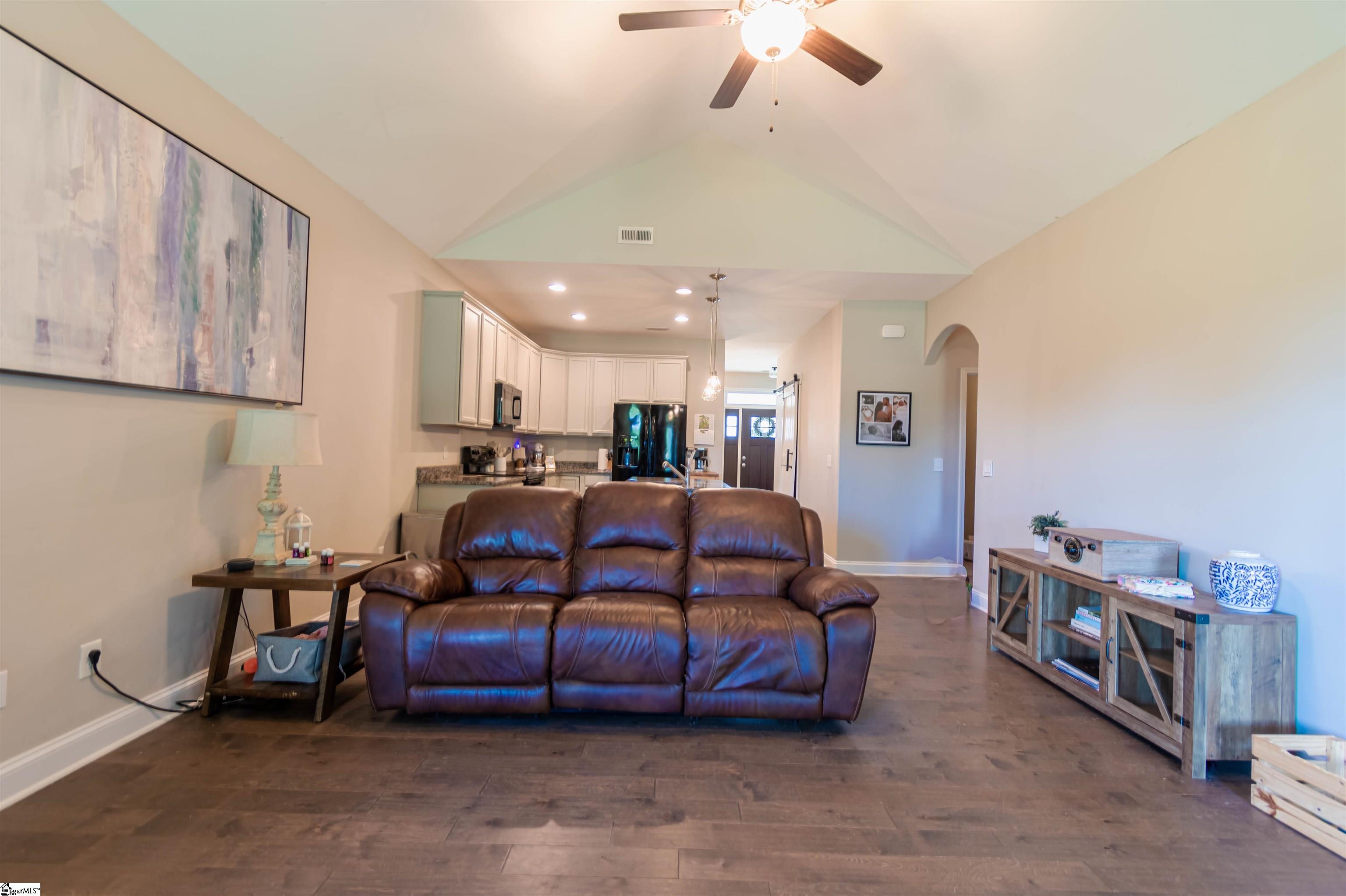 189 Bur Oak Drive Taylors, SC 29687