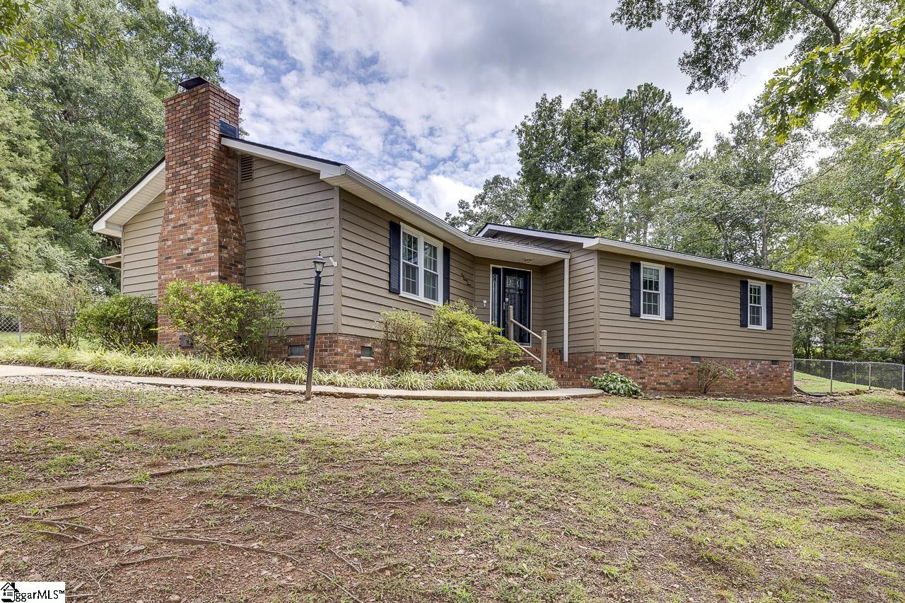 127 Country Glen Pelzer, SC 29669