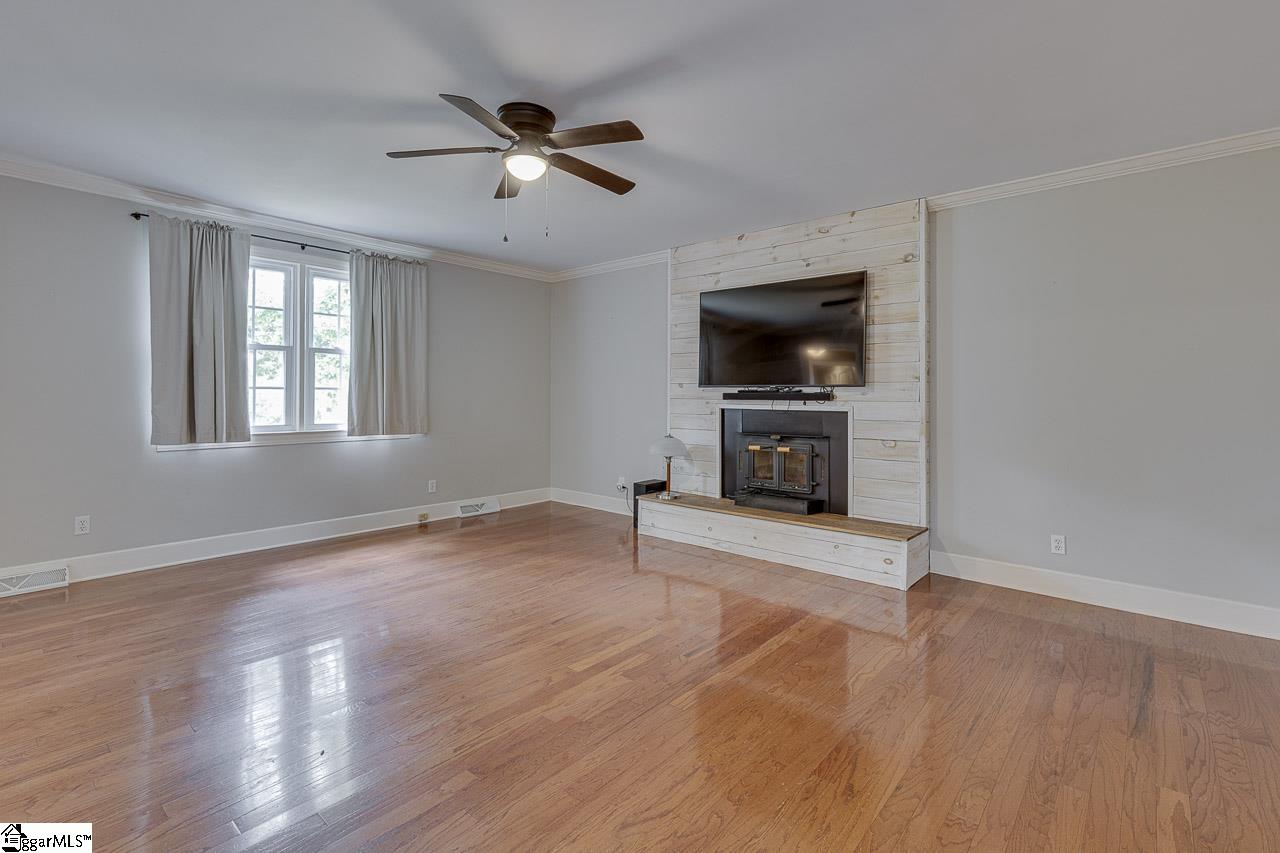 127 Country Glen Pelzer, SC 29669