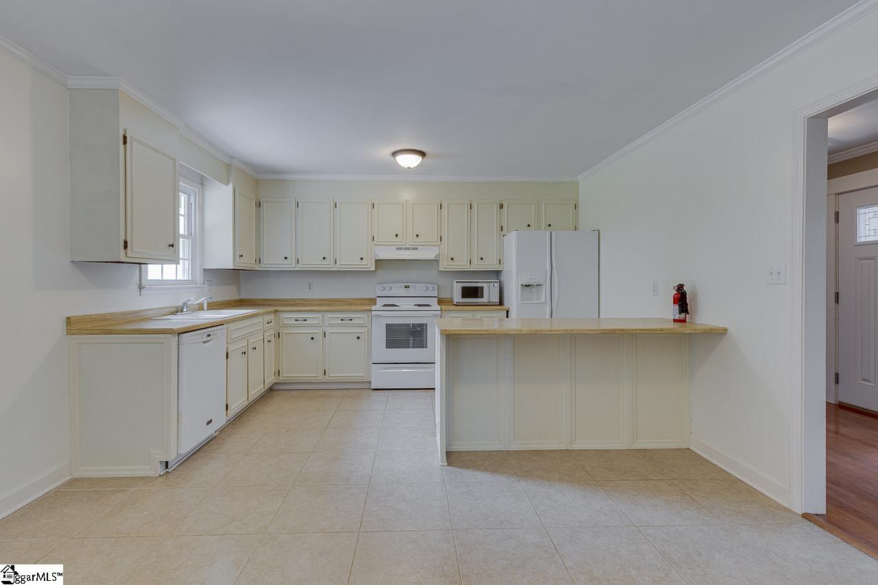 127 Country Glen Pelzer, SC 29669