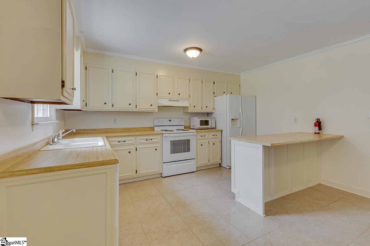 127 Country Glen Pelzer, SC 29669