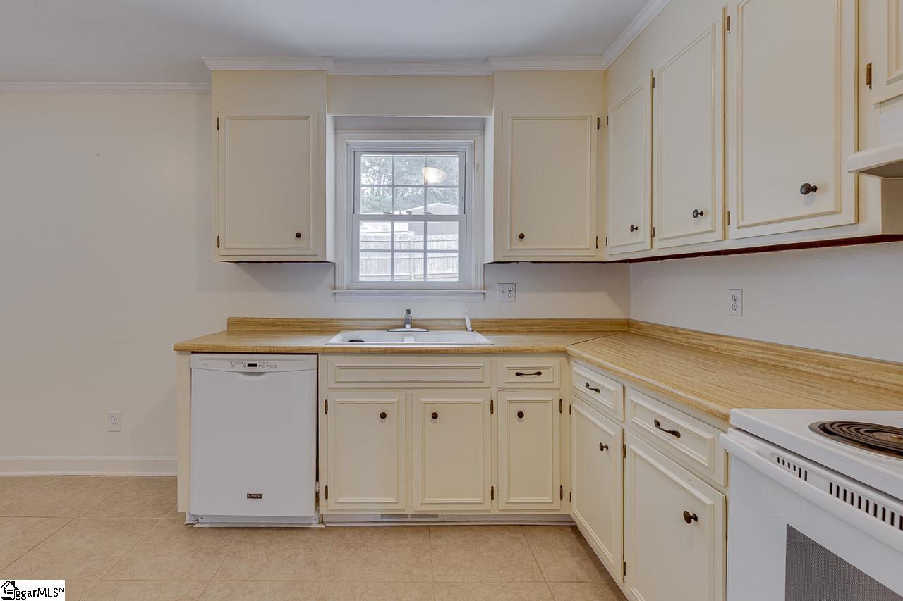 127 Country Glen Pelzer, SC 29669