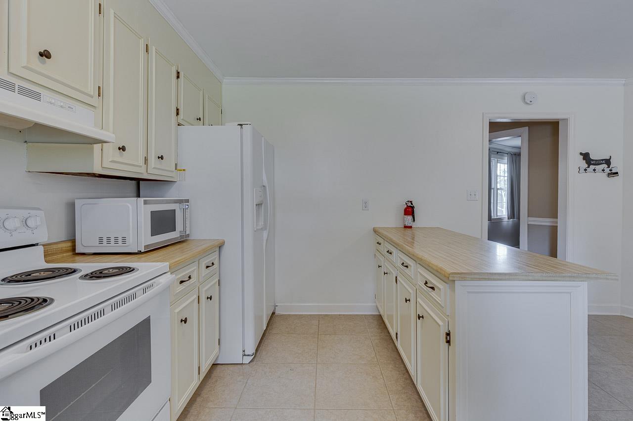 127 Country Glen Pelzer, SC 29669