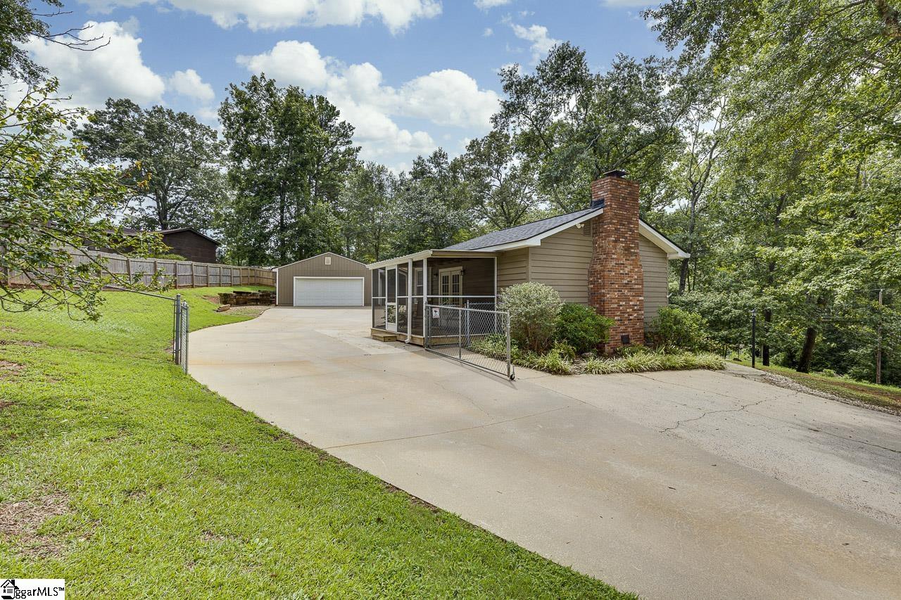 127 Country Glen Pelzer, SC 29669