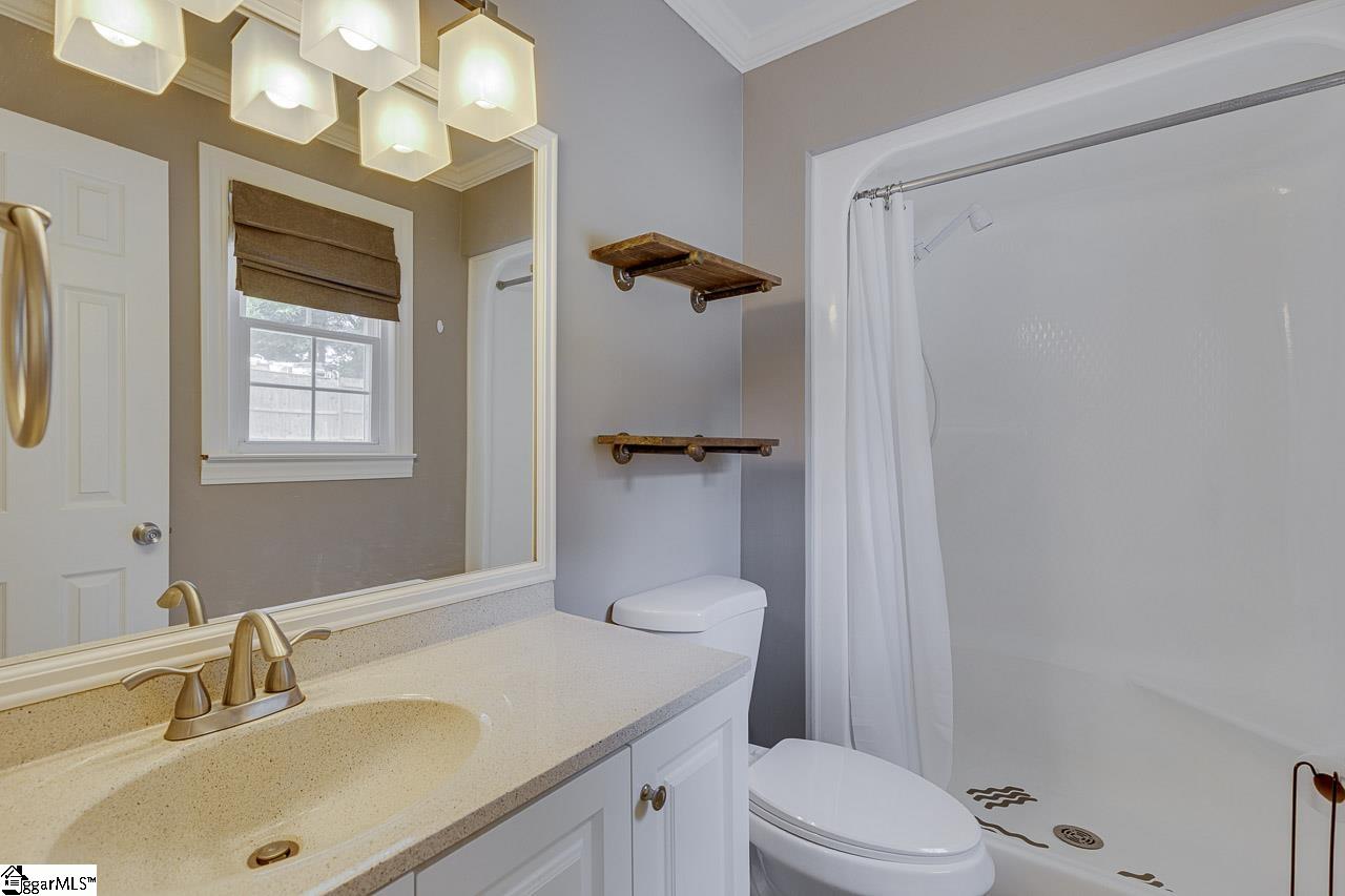 127 Country Glen Pelzer, SC 29669
