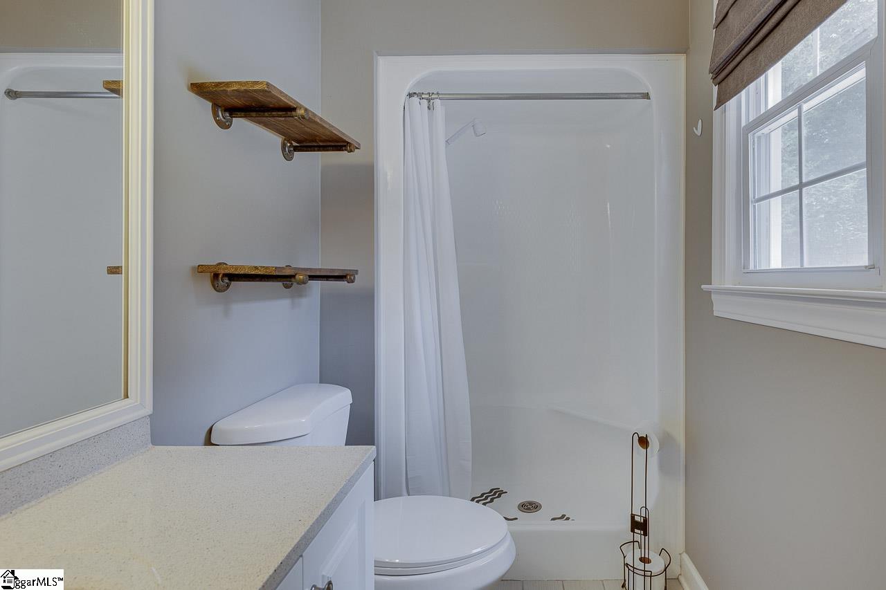 127 Country Glen Pelzer, SC 29669