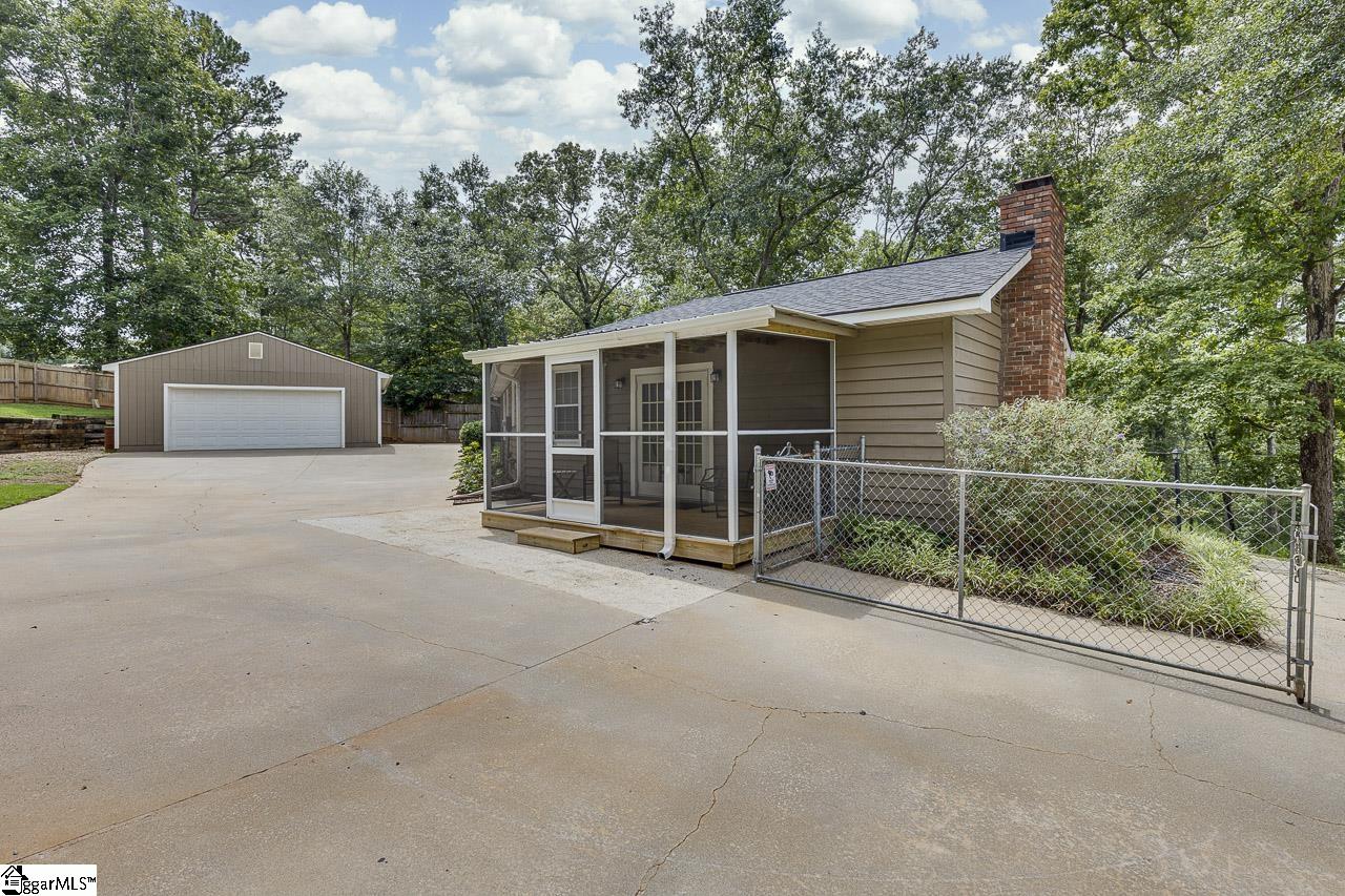 127 Country Glen Pelzer, SC 29669