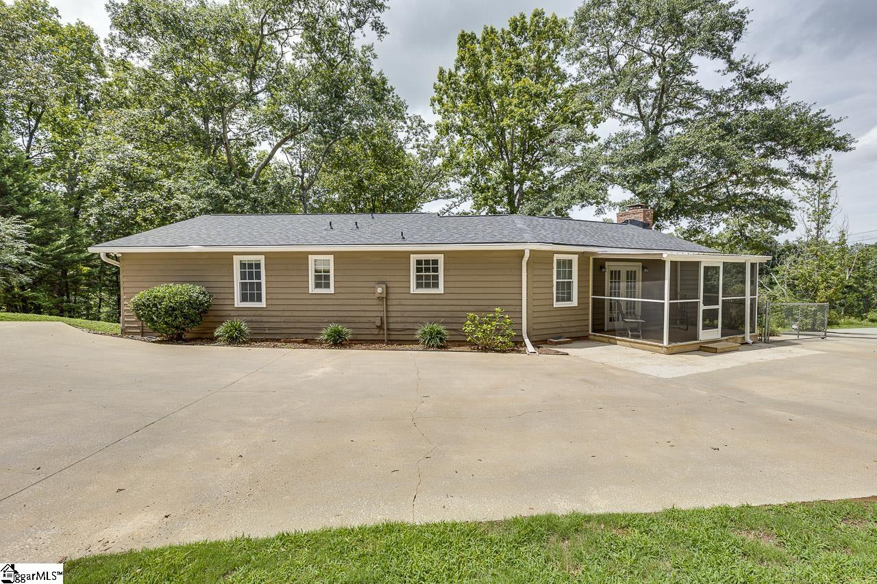 127 Country Glen Pelzer, SC 29669
