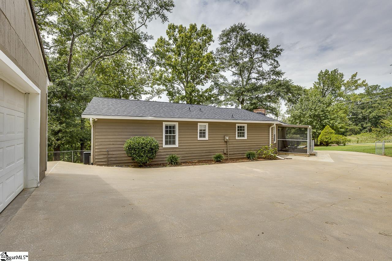 127 Country Glen Pelzer, SC 29669