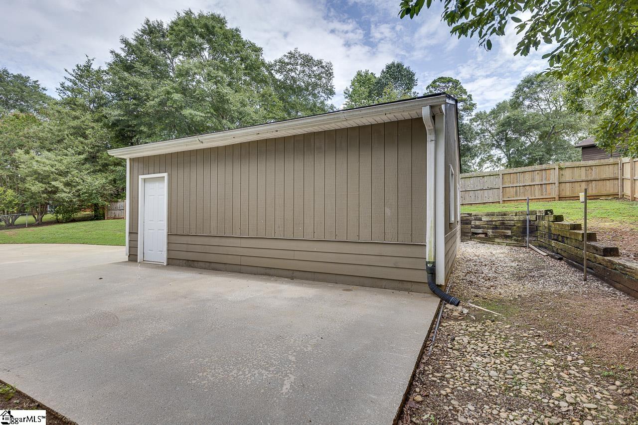 127 Country Glen Pelzer, SC 29669