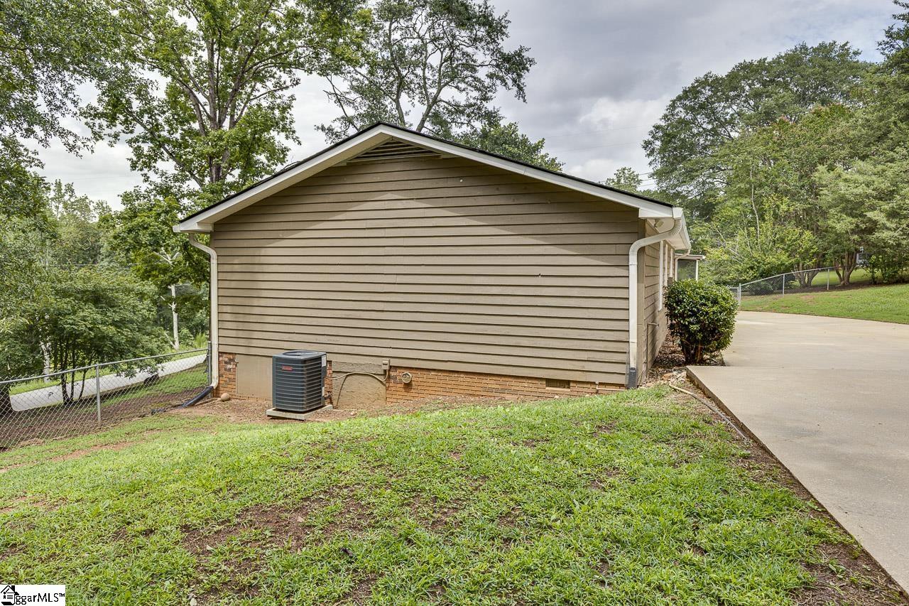 127 Country Glen Pelzer, SC 29669
