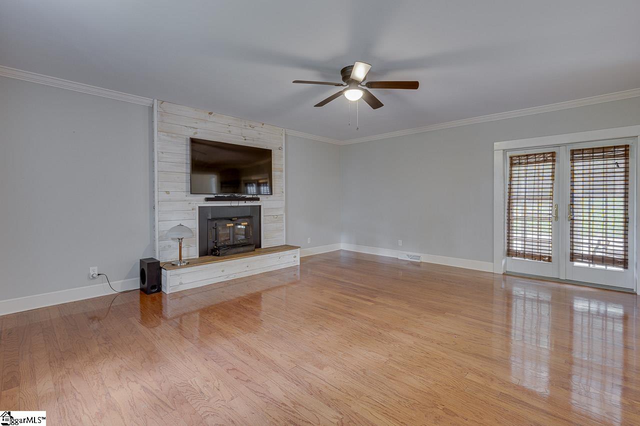 127 Country Glen Pelzer, SC 29669