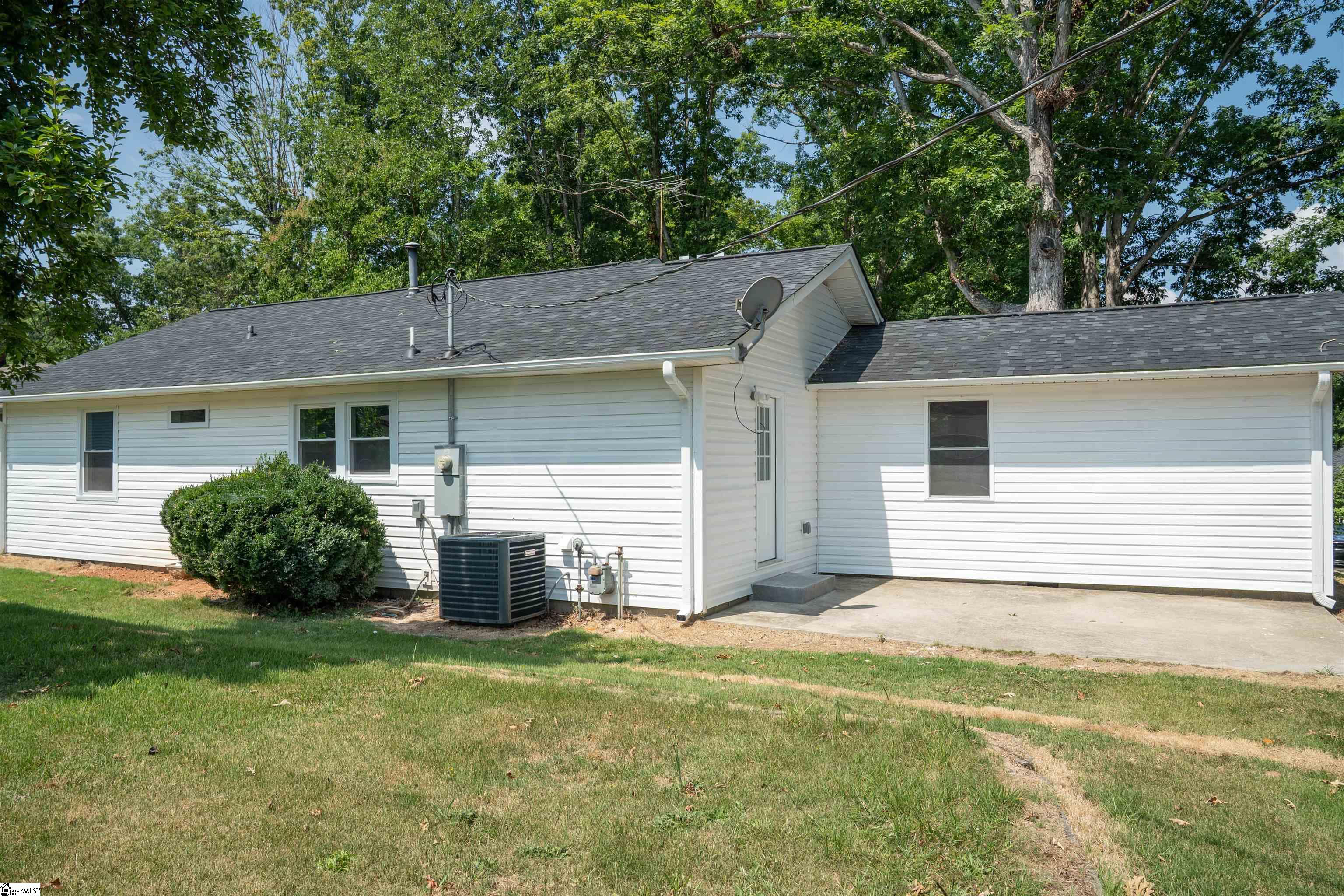 113 Oakleaf Drive Landrum, SC 29356-1710