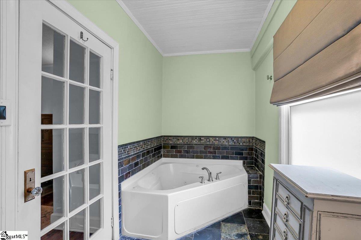 145 Cambridge Circle Spartanburg, SC 29306