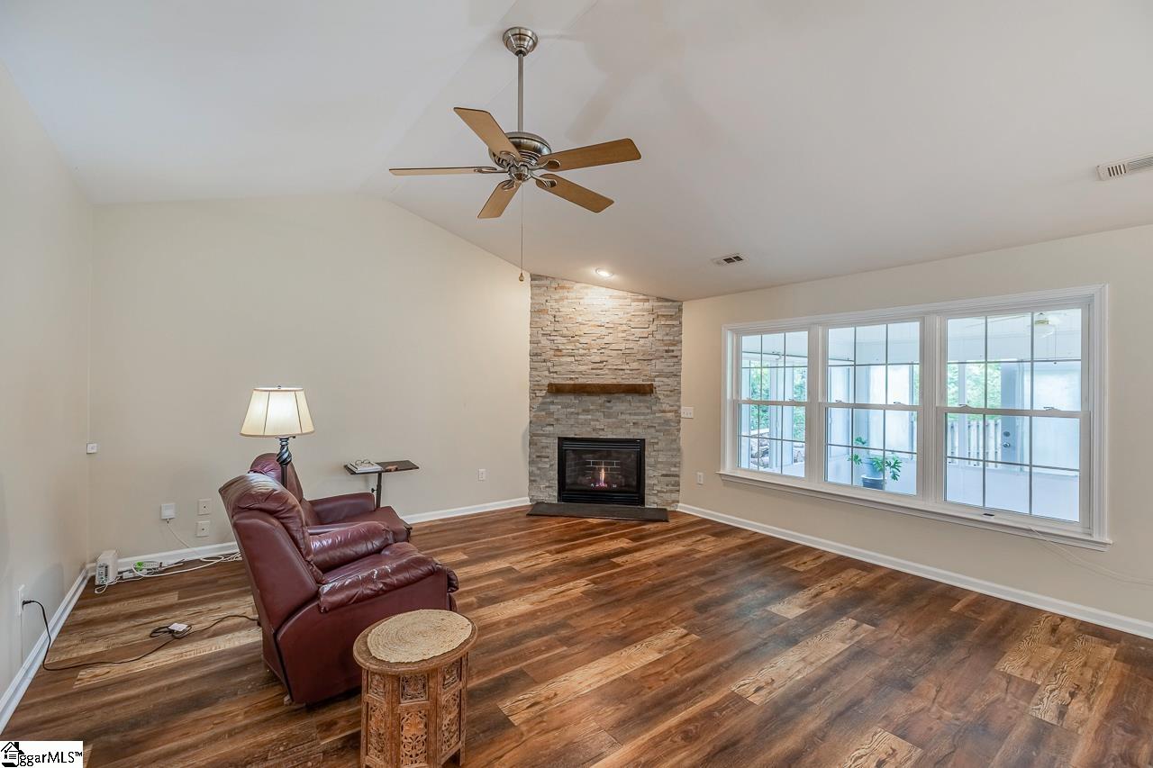 203 Crown Empire Court Simpsonville, SC 29681