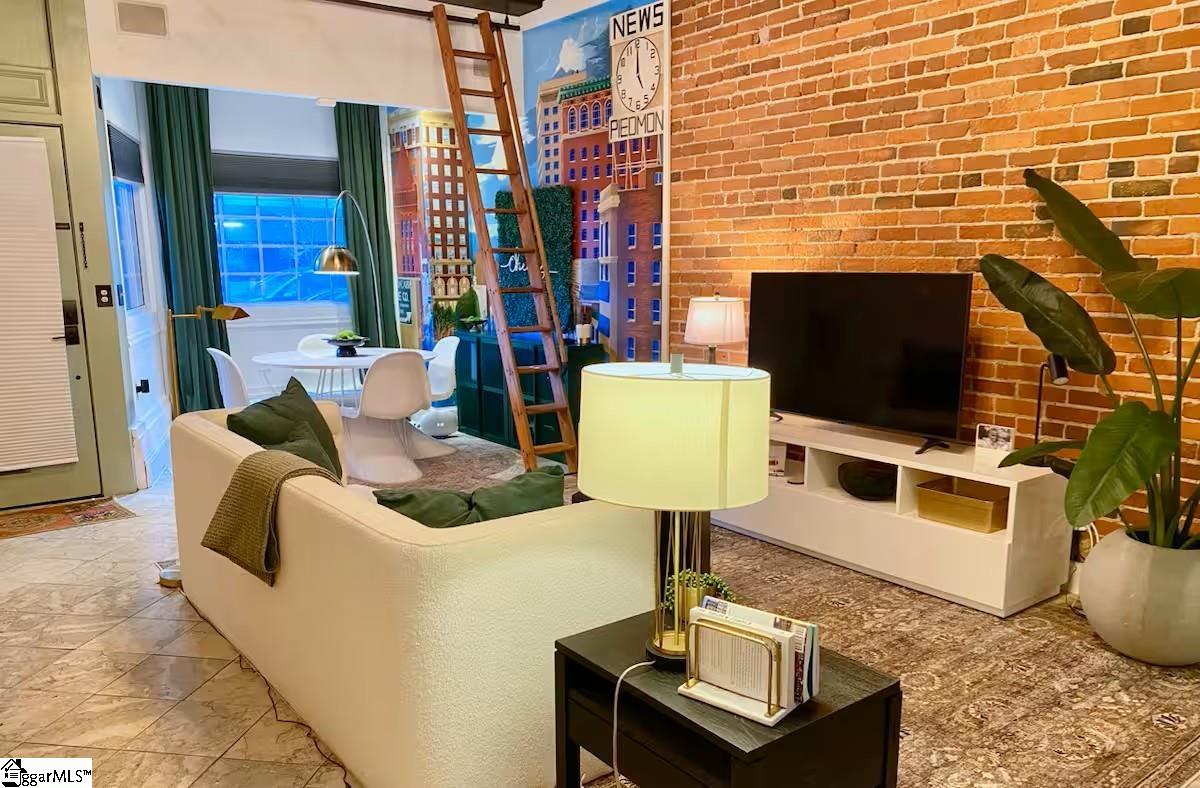 102 W North Street Greenville, SC 29601
