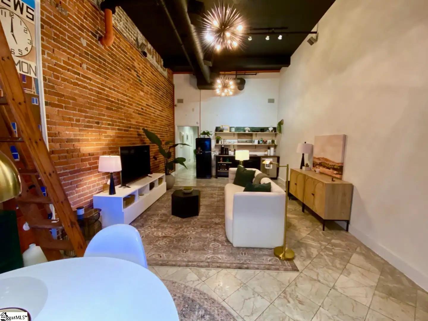 102 W North Street Greenville, SC 29601
