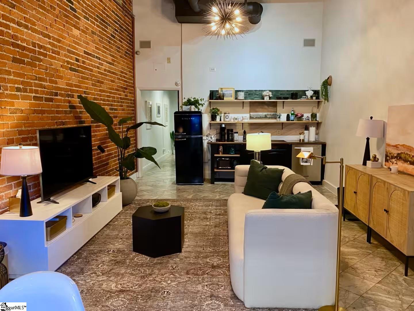102 W North Street Greenville, SC 29601